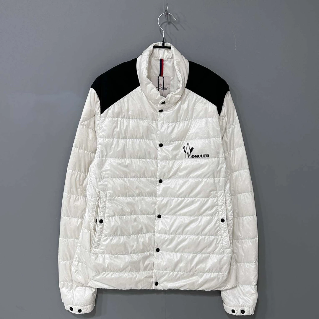 99新 MONCLER 纯色微标拼接休闲羽绒服/5码/08763