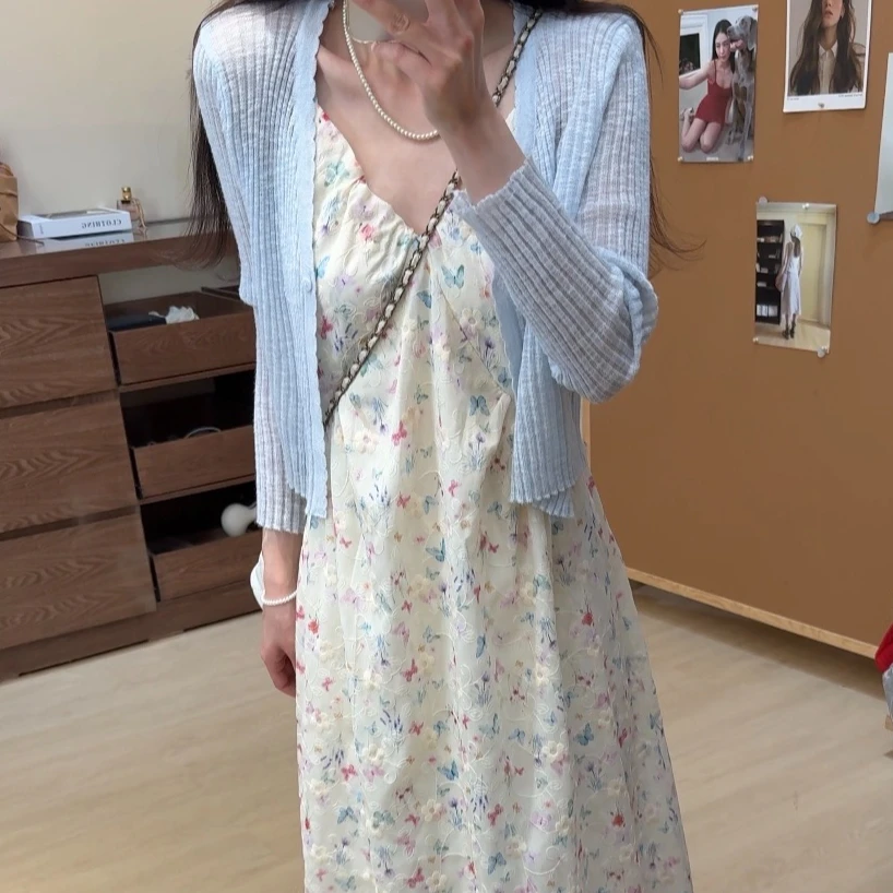 2025夏季上新清纯小清新ins风V领小蝴蝶碎花花吊带连衣裙