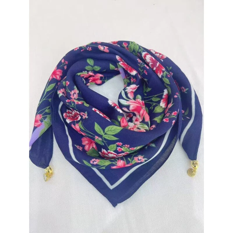 M108  蓝色碎花方巾（磁吸扣）70*70左右