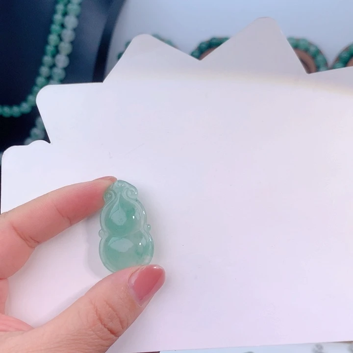石英质玉未镶嵌颈饰
