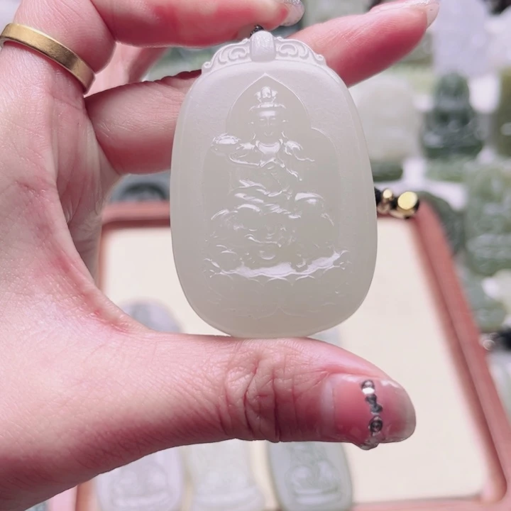 霍***院和田玉未镶嵌颈饰