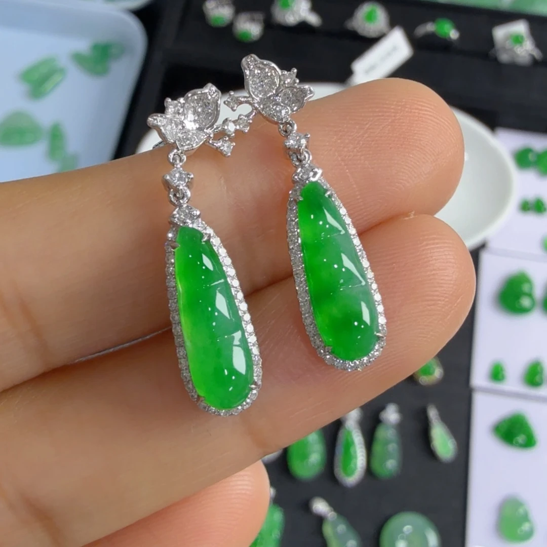 翡翠18K金镶嵌颈饰福豆