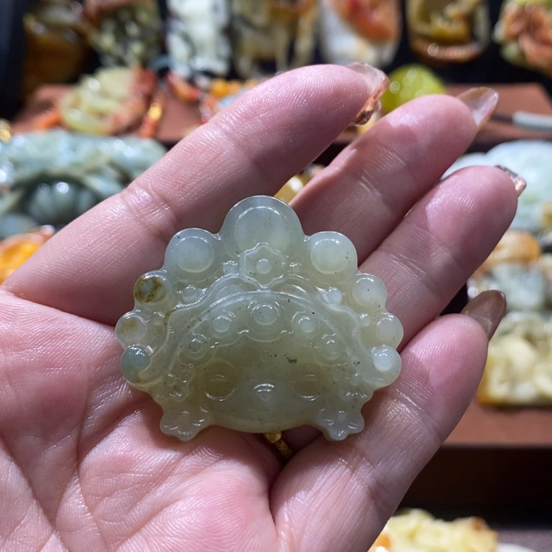 蛇纹石玉颈饰未镶嵌