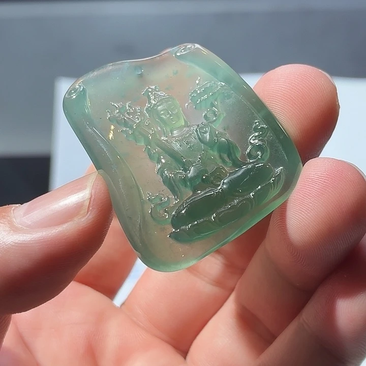 翡翠未镶嵌颈饰观音