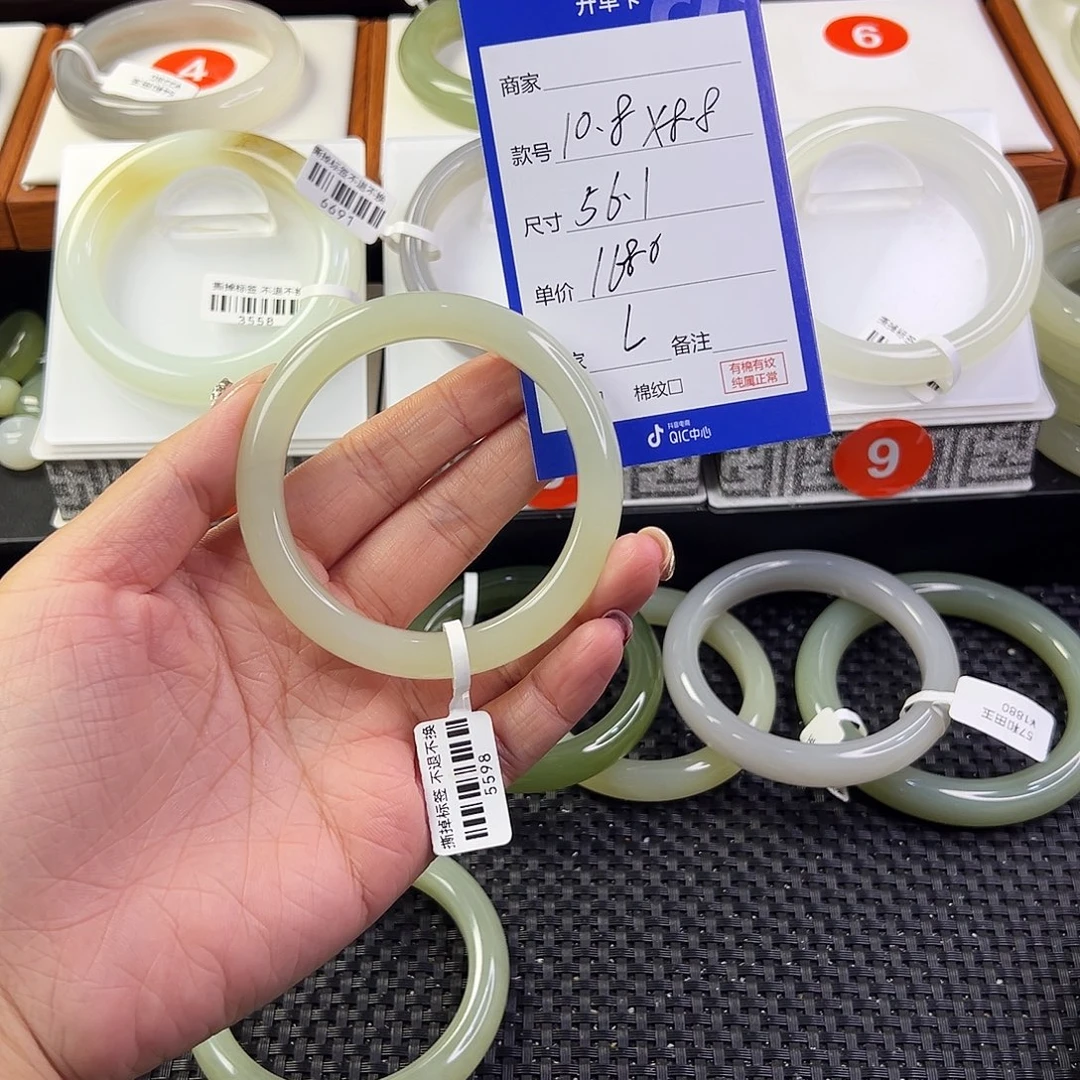 L***Z未镶嵌手镯和田玉
