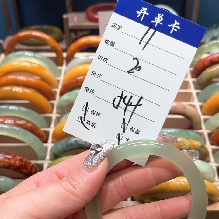 蛇纹石玉手镯未镶嵌花*子