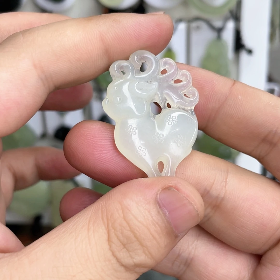 【闪购商品】岫玉未镶嵌颈饰鹿