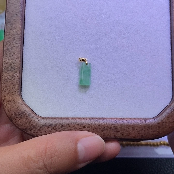 翡翠18K金镶嵌手链翡翠吊坠