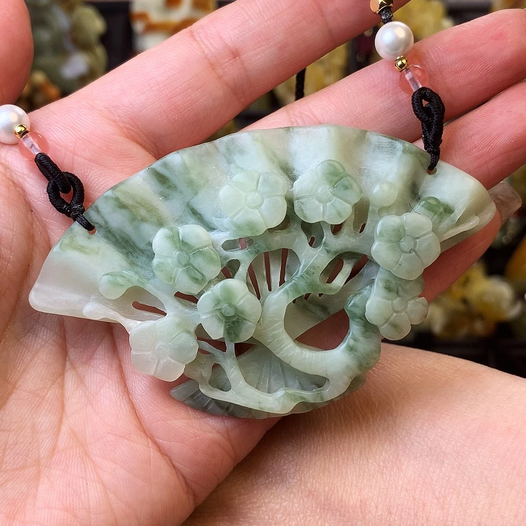 蛇纹石玉颈饰未镶嵌