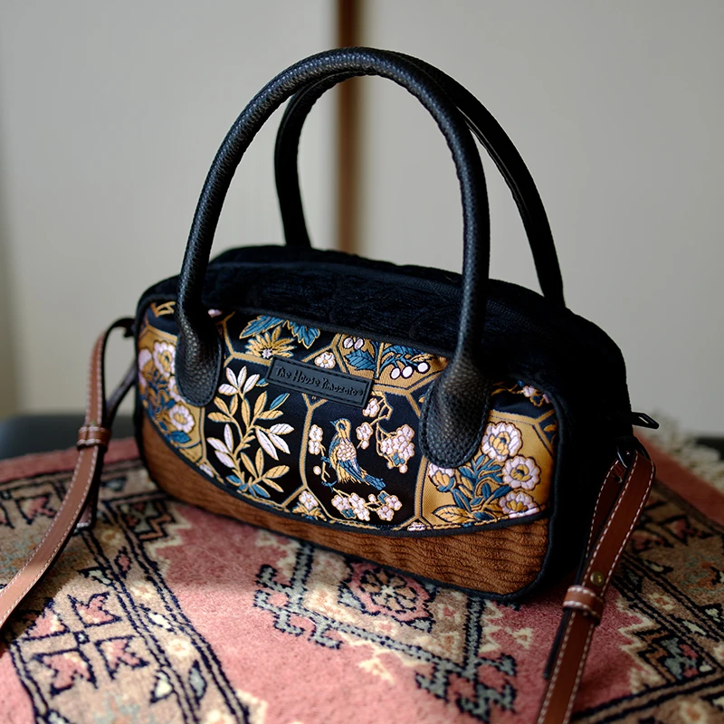 housedesign原创2025春季新款复古提花斜挎包小众新中式枕头包女