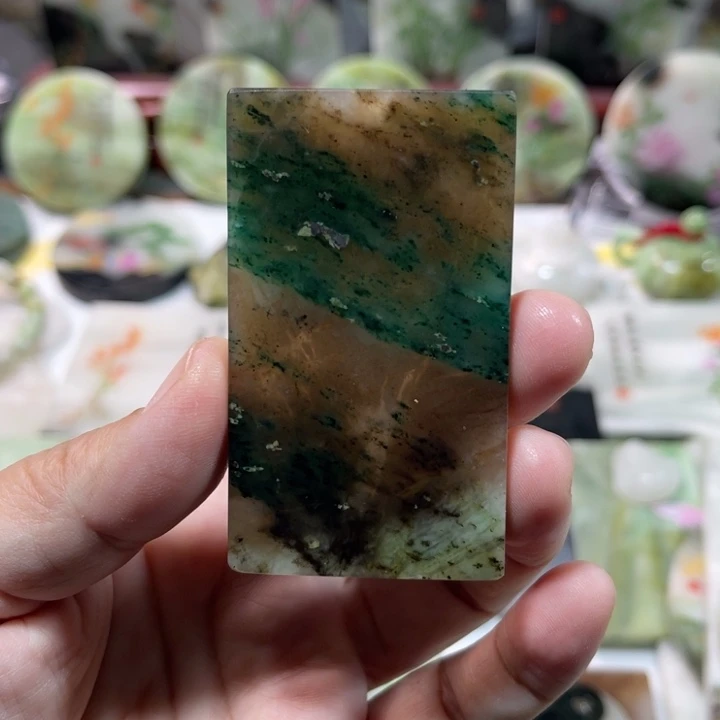 独山玉未镶嵌颈饰