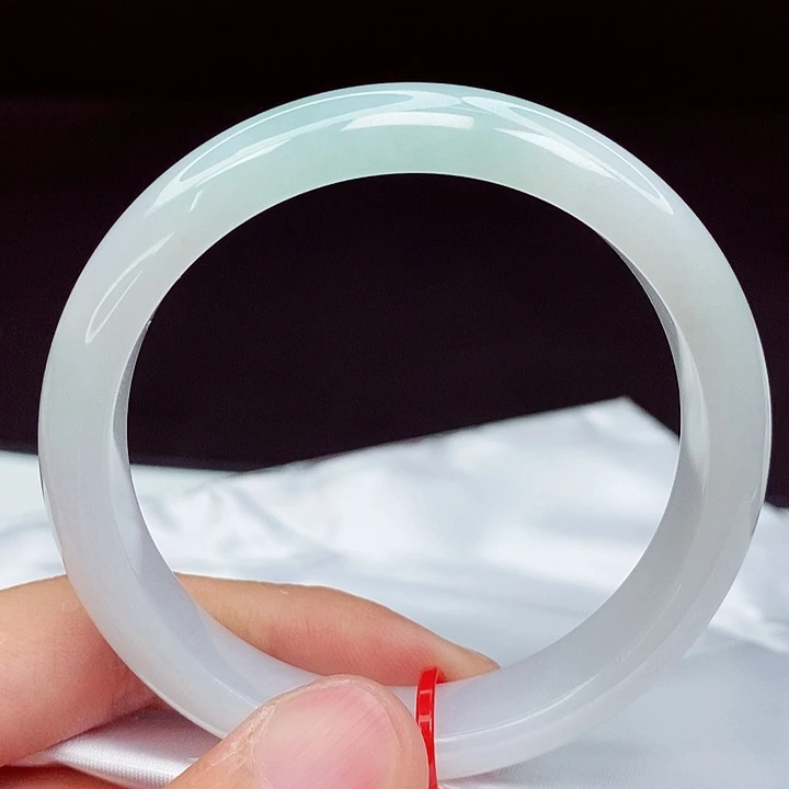 翡翠手镯未镶嵌56圈口