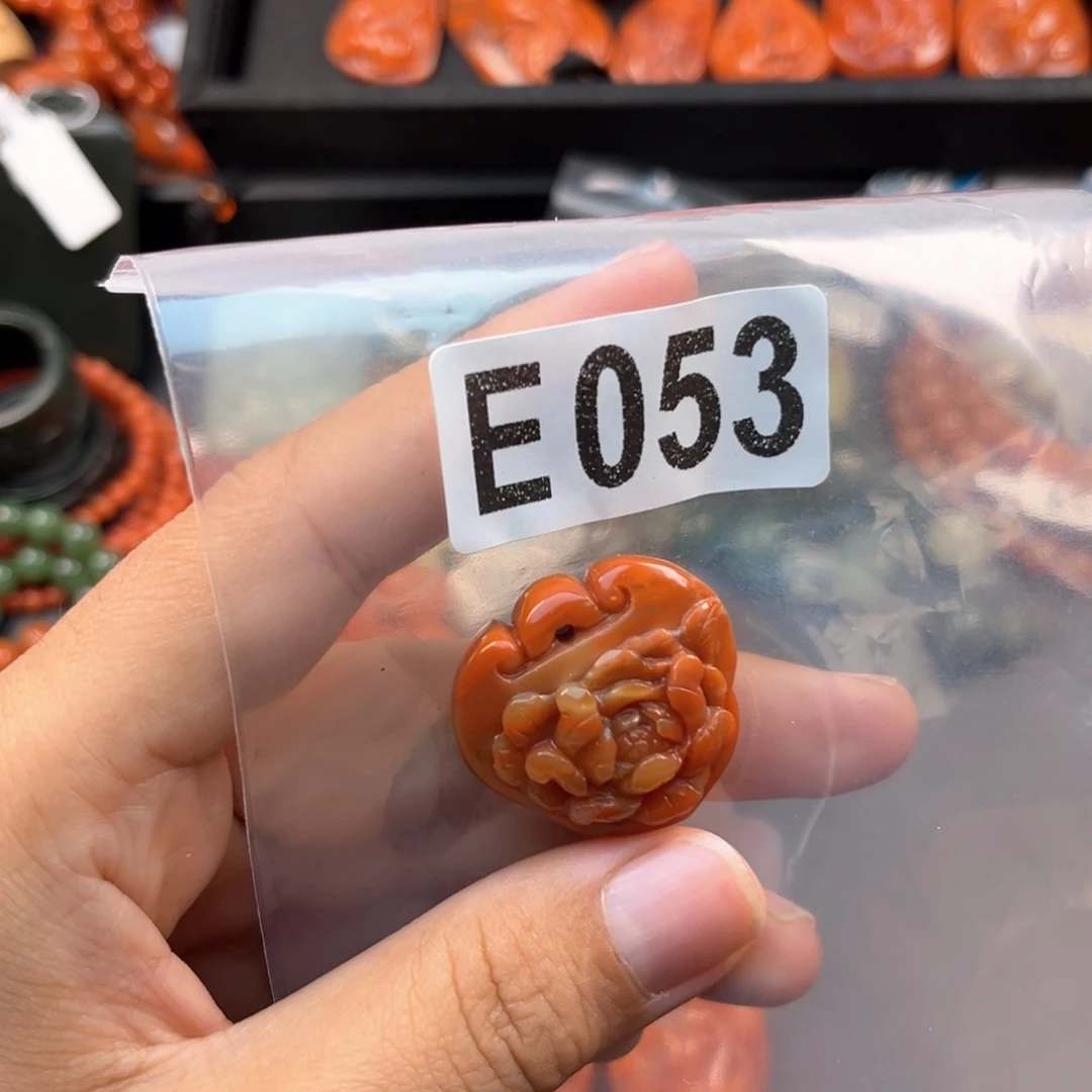 未镶嵌南红玛瑙珠宝奇石锦*?