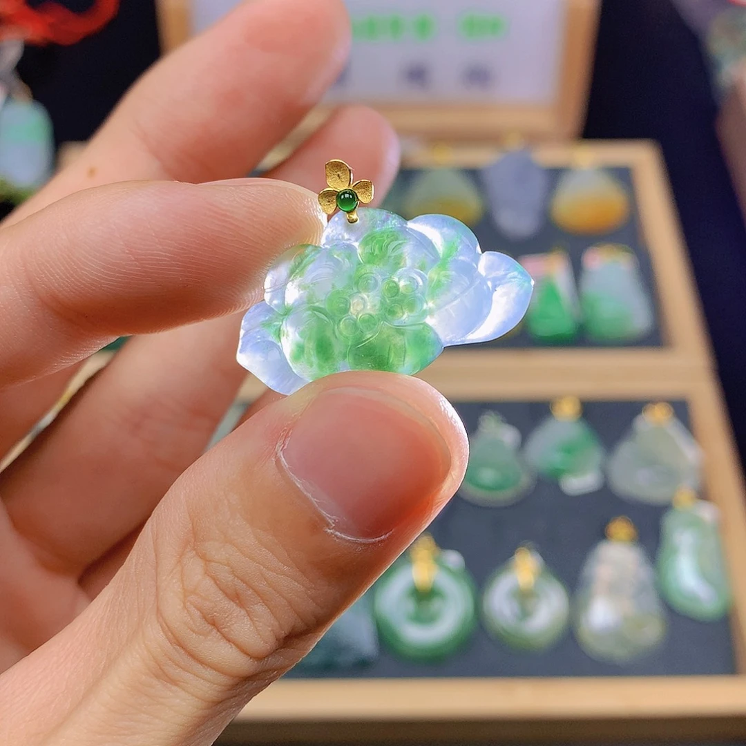 翡翠18K金镶嵌颈饰翡翠