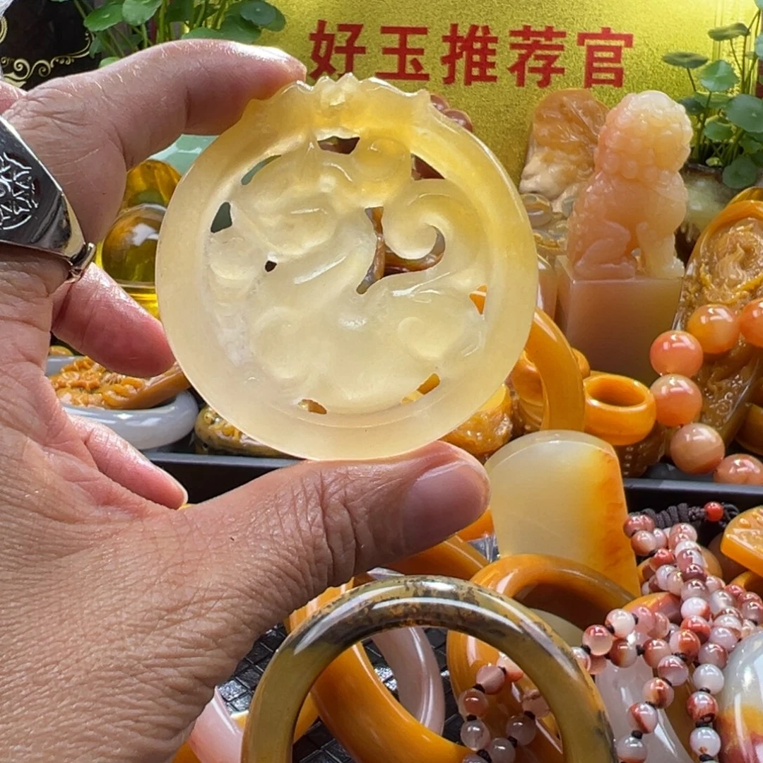 石英质玉未镶嵌颈饰