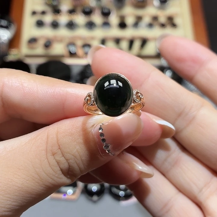 18K金镶嵌戒指翡翠