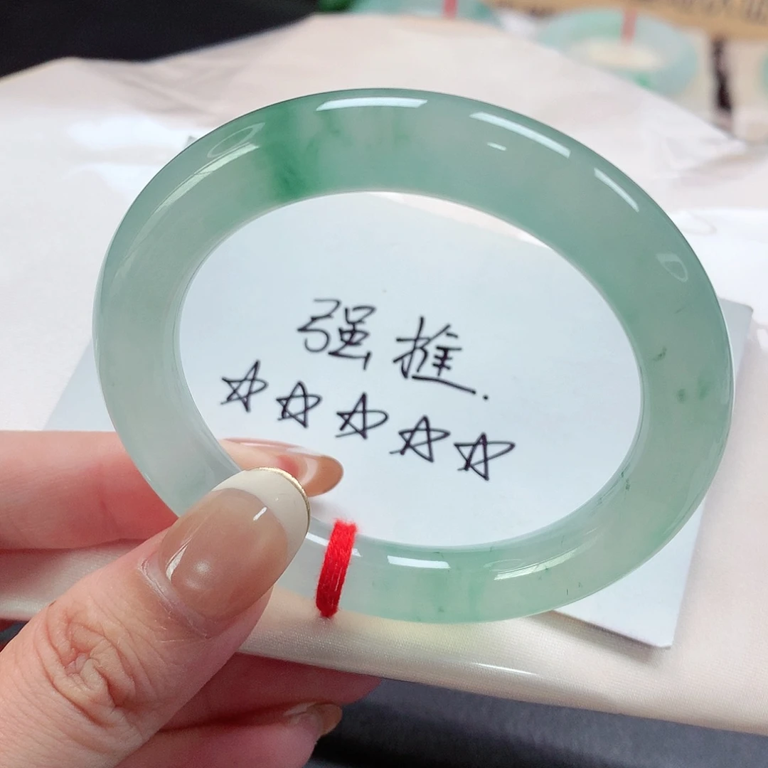 未镶嵌手镯（圆镯）翡翠天然a货翡翠