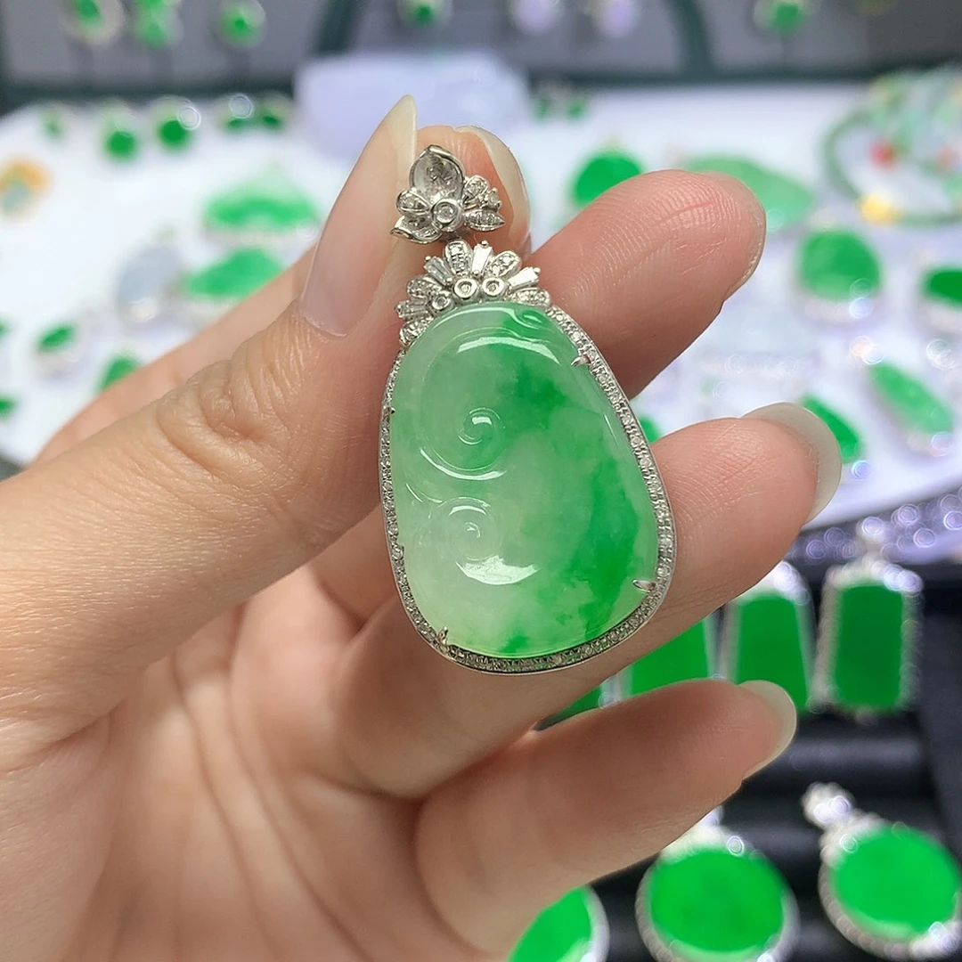 吊坠(不含链)18K金镶嵌翡翠