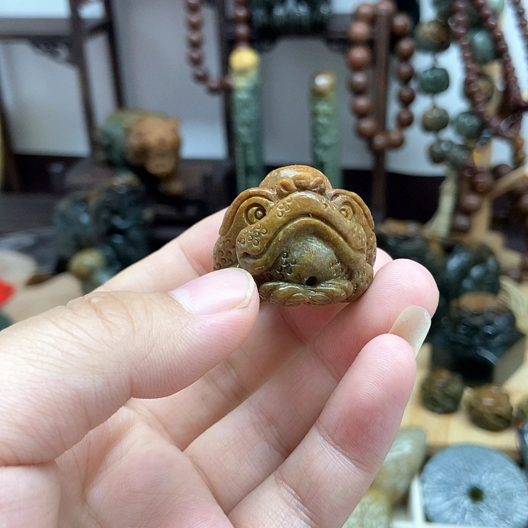 岫岩河磨玉（透闪石质玉）把件未镶嵌A****西