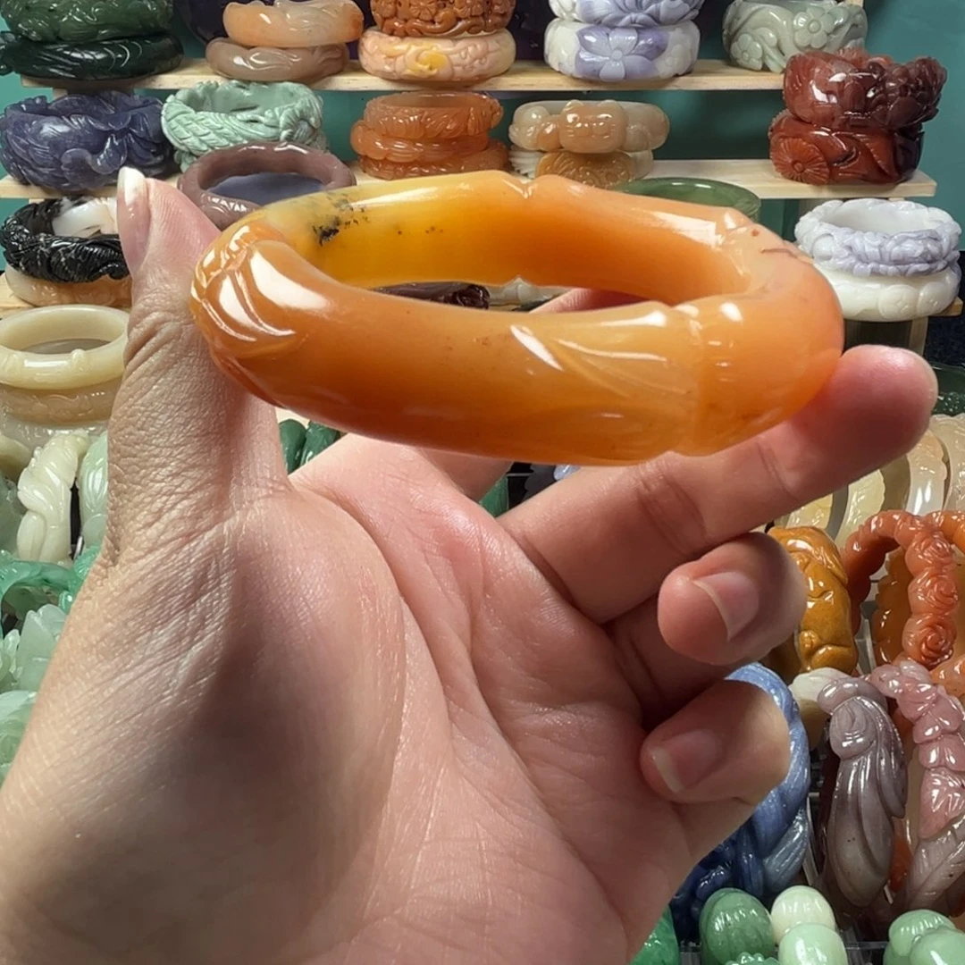 石英质玉未镶嵌雕花手镯