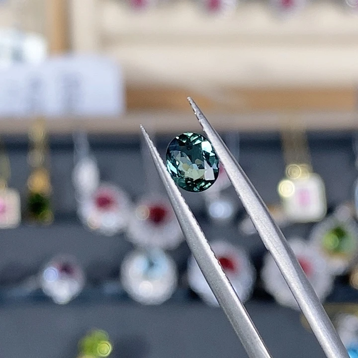 蓝色碧玺裸石未镶嵌