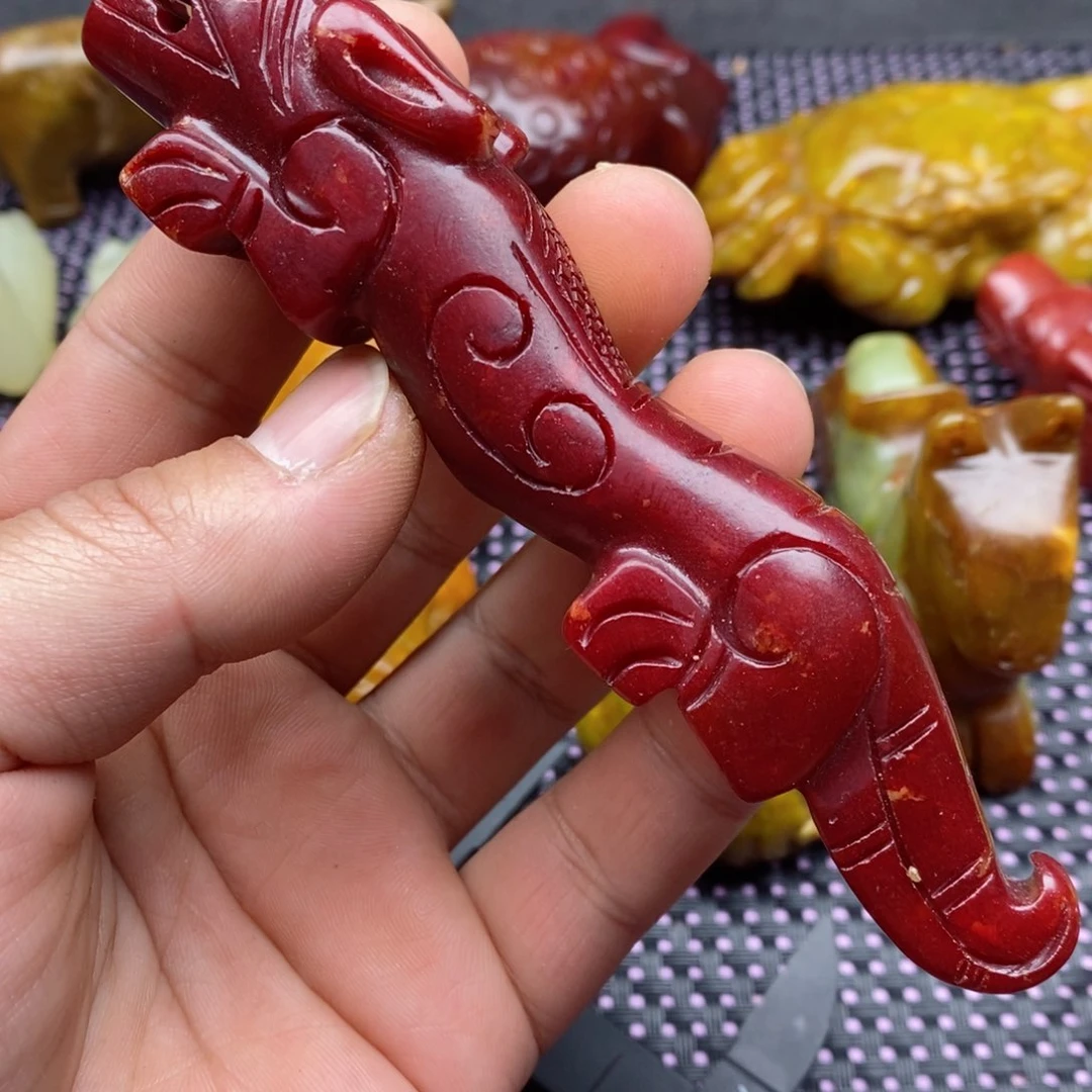 蛇纹石玉颈饰未镶嵌