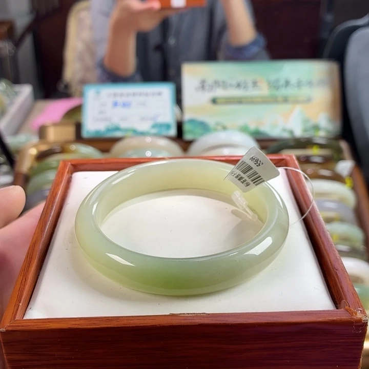 和田玉未镶嵌手镯15。57