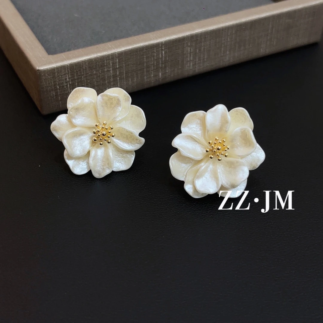非金属树脂耳饰 （超轻花花耳钉）米色极简温柔仙女