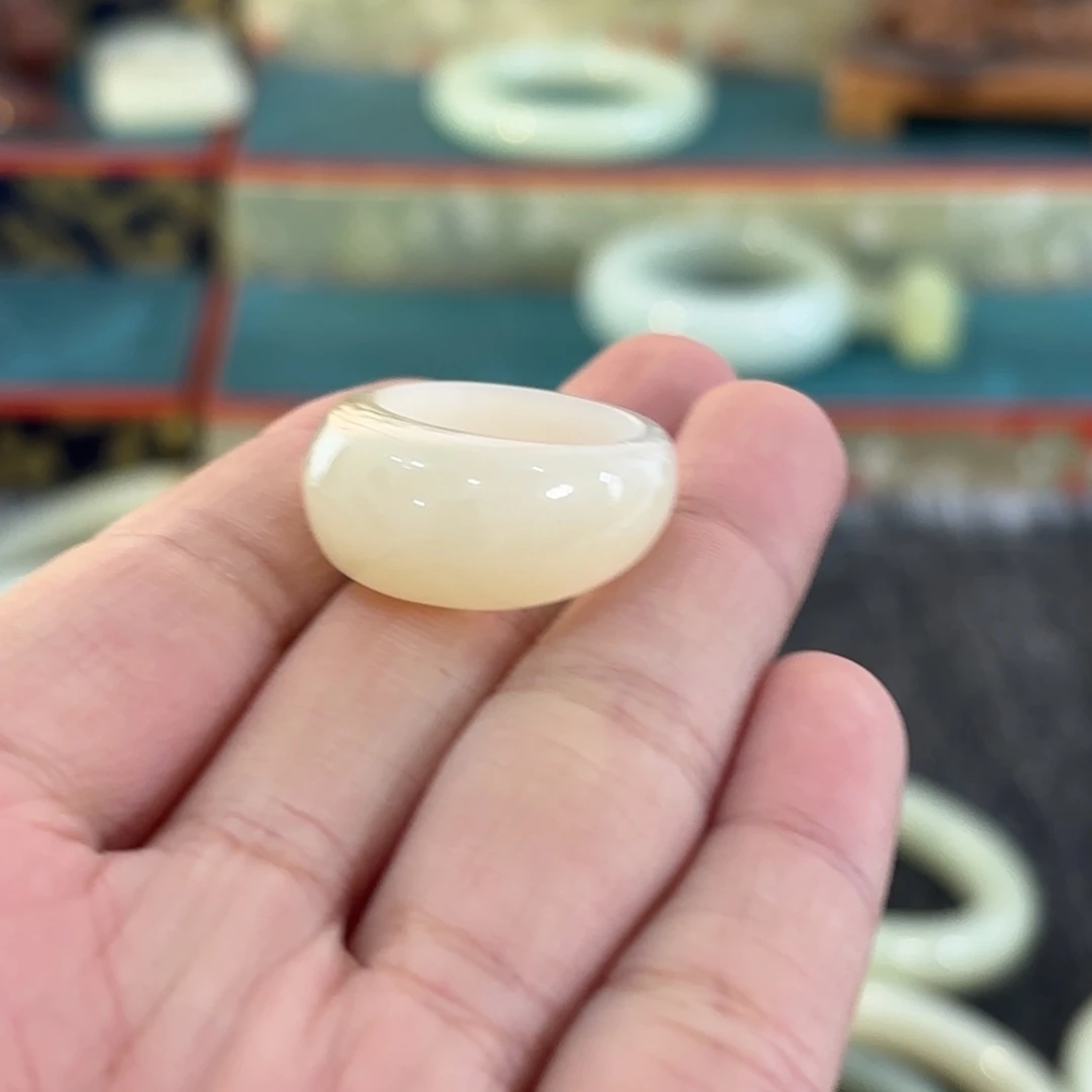 吃***茄和田玉（糖玉）未镶嵌手链