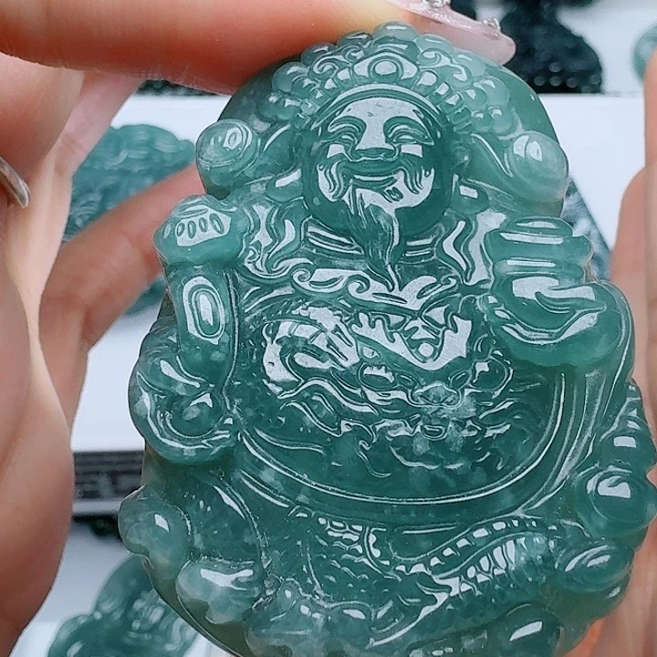 翡翠未镶嵌颈饰多样性发其一