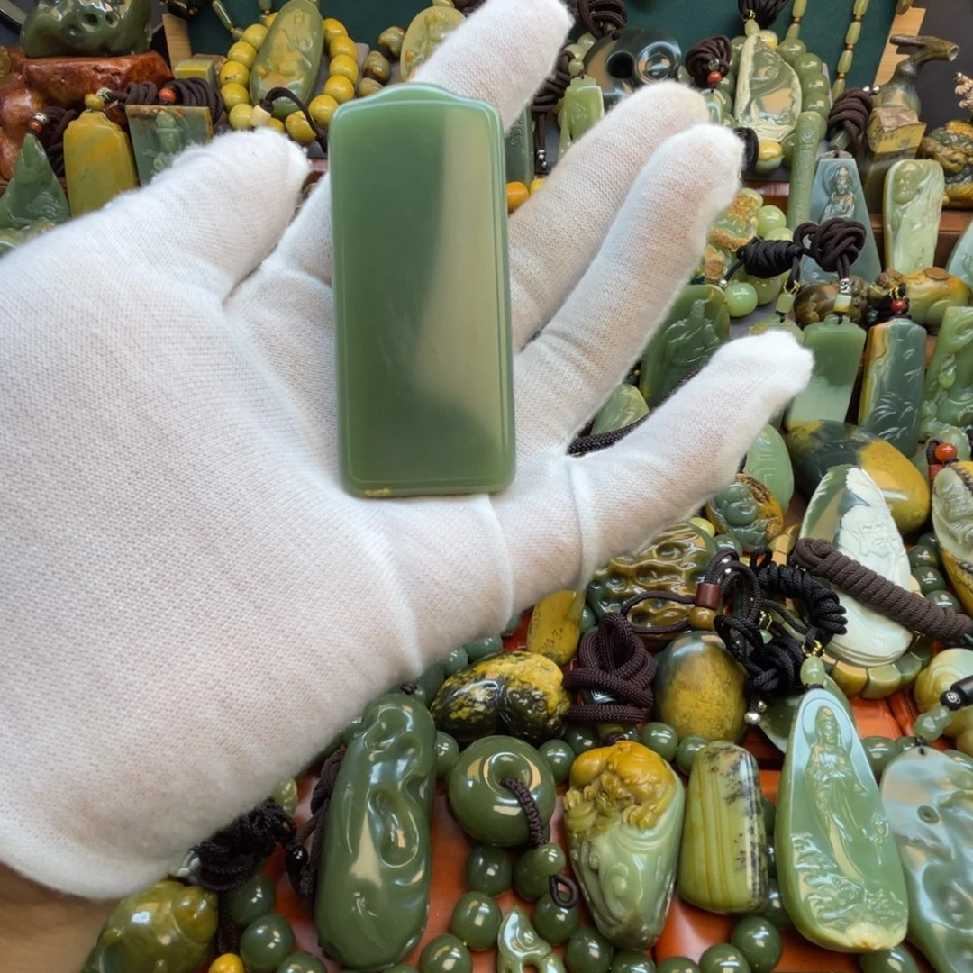 ****二岫岩河磨玉（透闪石质玉）未镶嵌颈饰