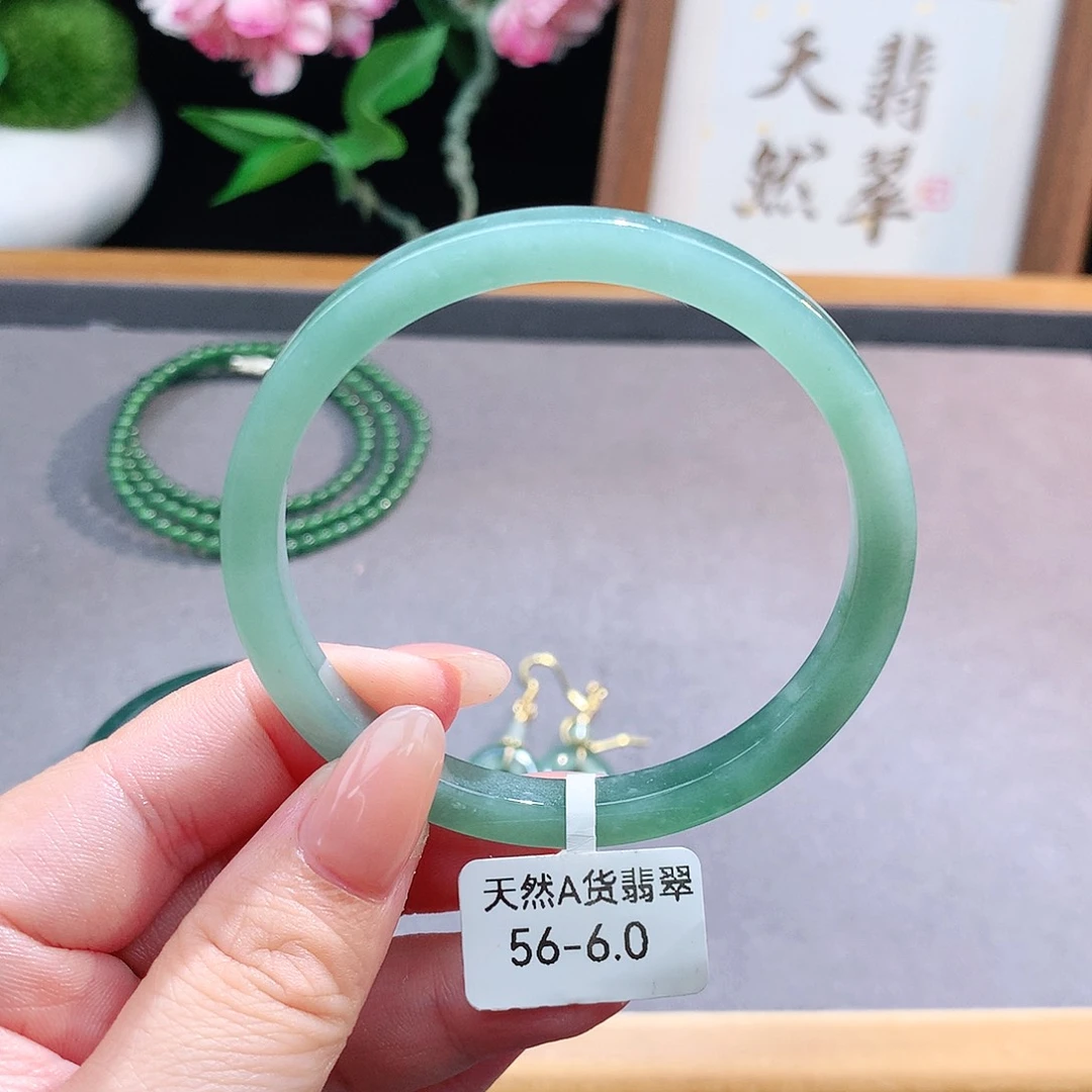 未镶嵌手镯（圆镯）翡翠