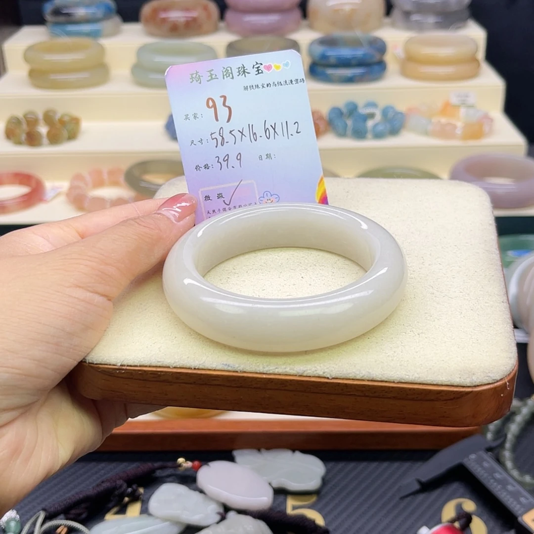 【闪购商品】石英质玉手镯未镶嵌