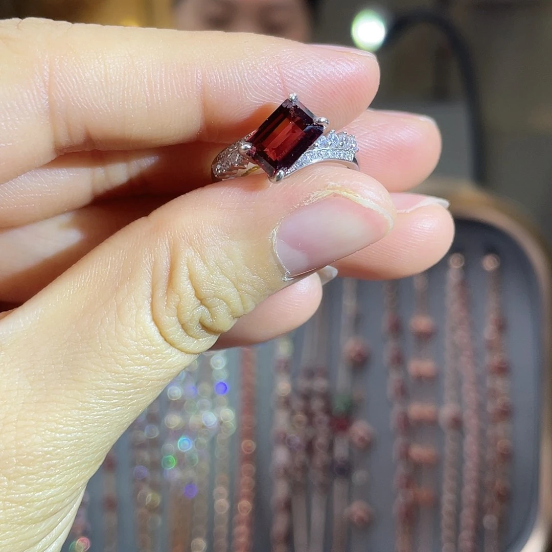 银S925镶嵌石榴石戒指