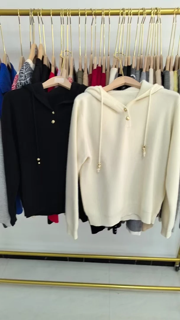 小雪同款！100%山羊绒加厚秋冬连帽金属扣针织套头羊绒衫女