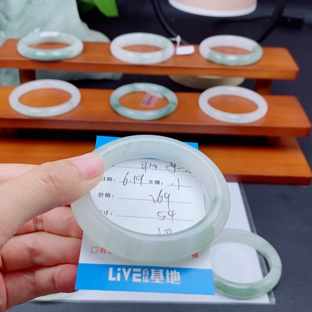 石英质玉手镯未镶嵌开***天