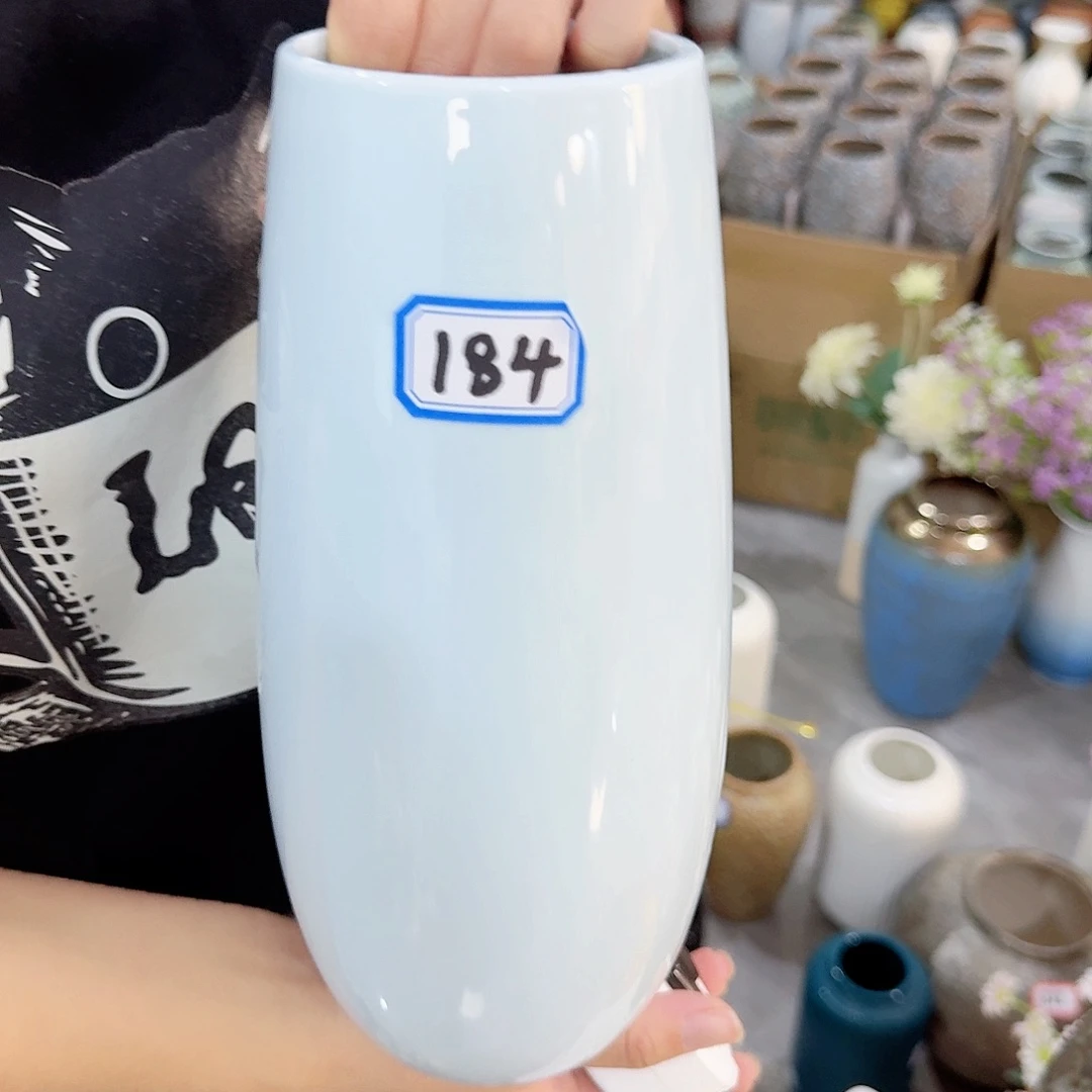 184号陶瓷高25厘米微瑕一个