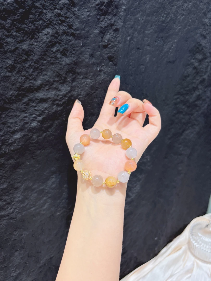 ANTIMOON暖日软绒｜太阳石兔毛水晶手串｜温柔系撞色搭配