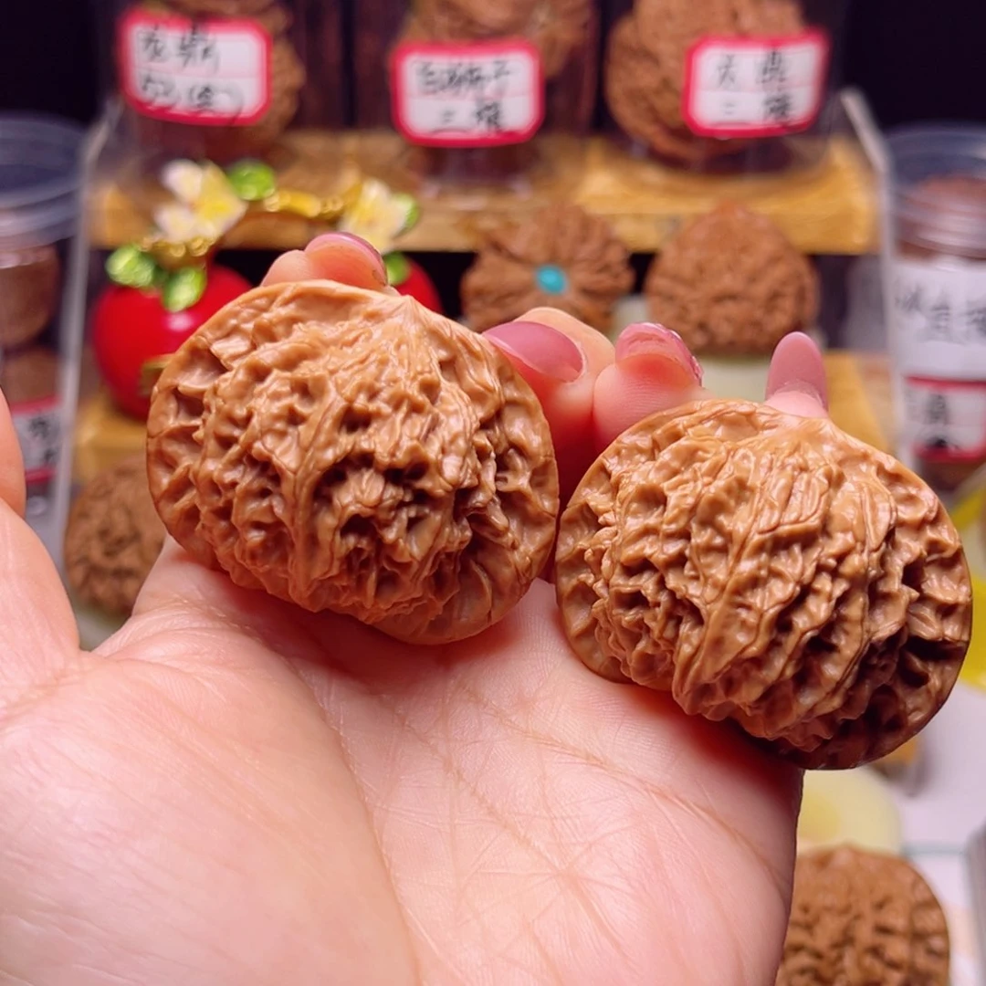 文玩核桃吊坠46尺乾隆狮子头