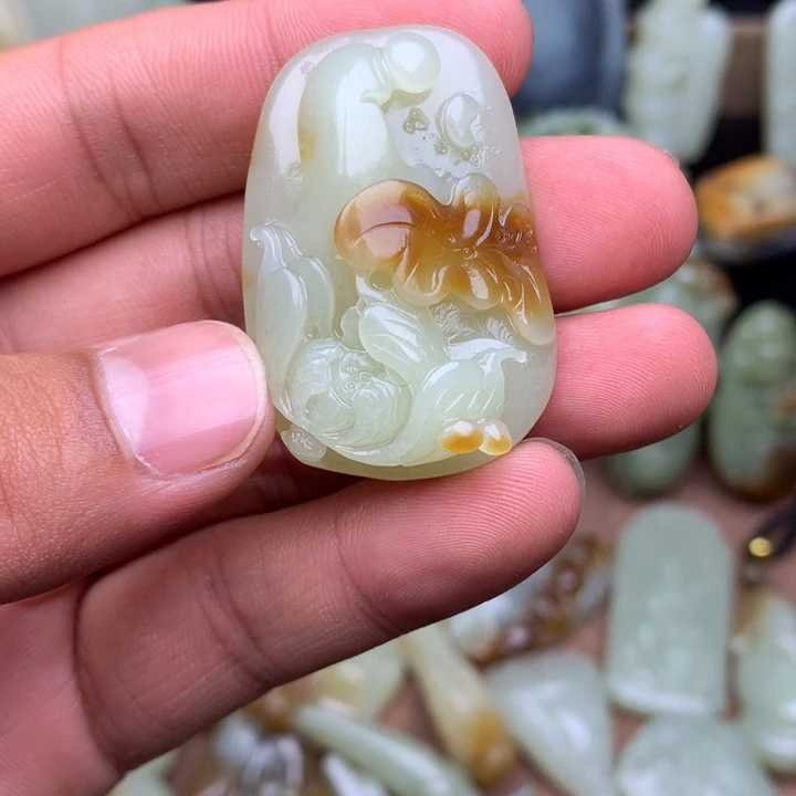 潮***非和田玉（糖玉）未镶嵌颈饰