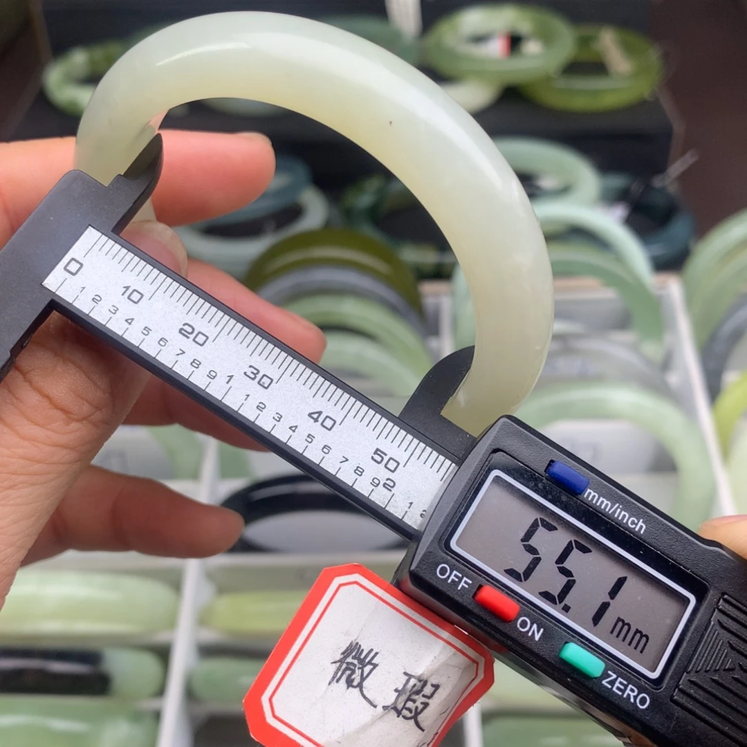 蛇纹石玉未镶嵌手镯613