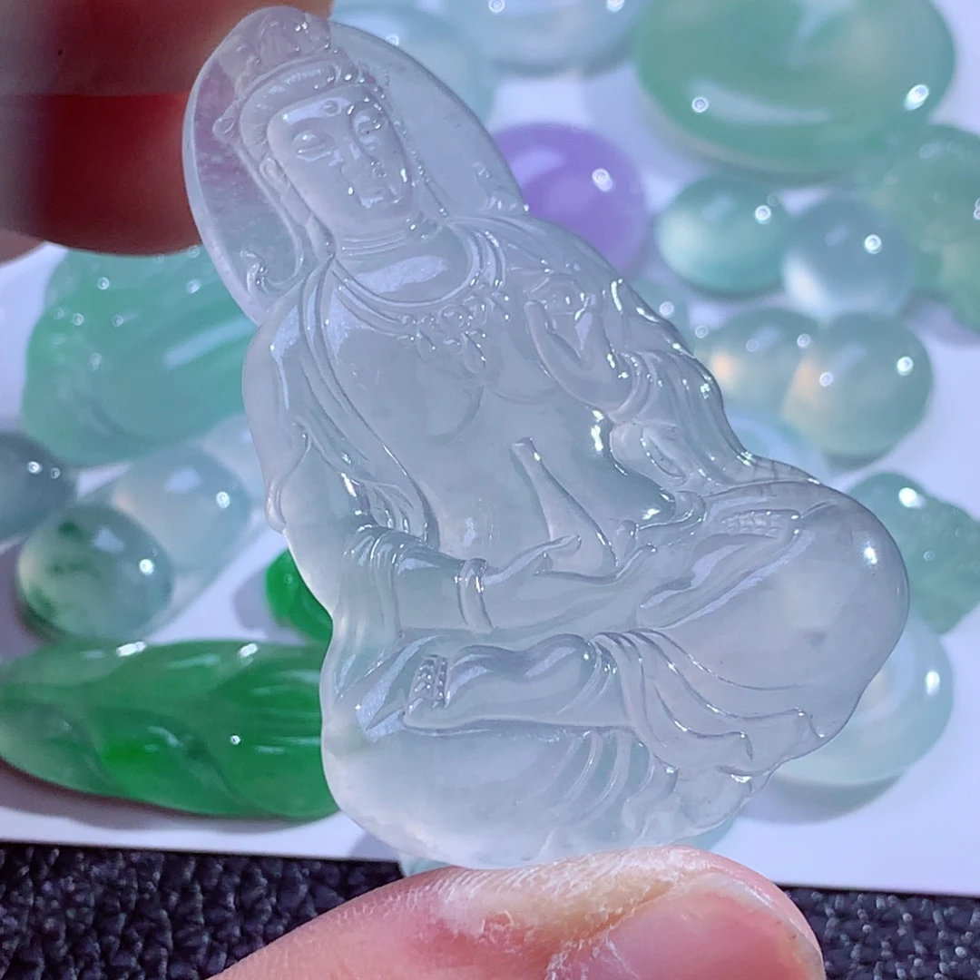 翡翠未镶嵌颈饰缅甸