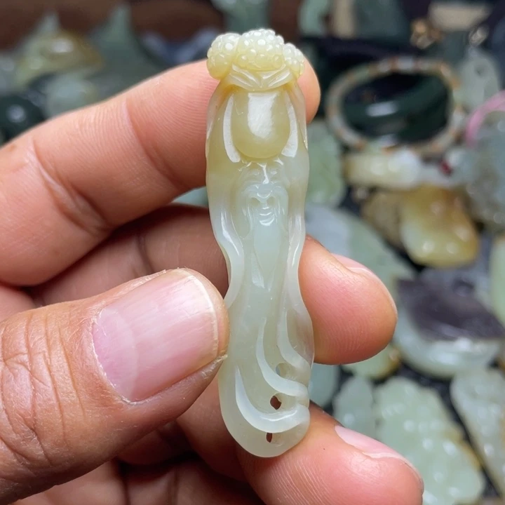 童***趣和田玉未镶嵌颈饰