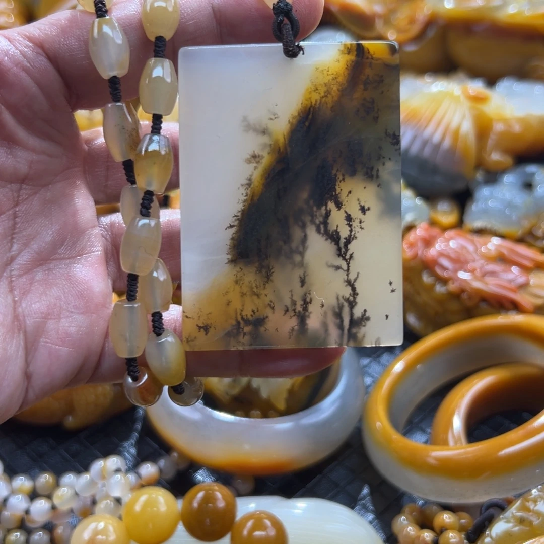 石英质玉未镶嵌颈饰