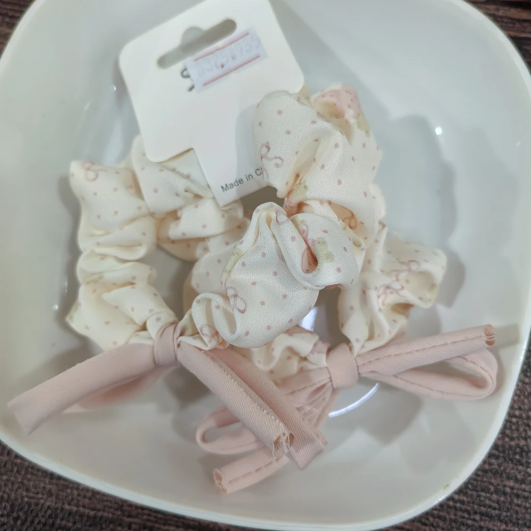 少女头饰！两个混装！小肠圈蕾丝发绳。手工精致！网红时尚甜美白色