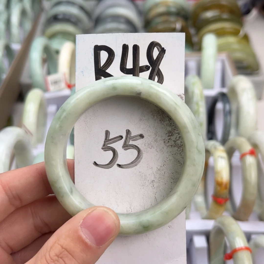 岫玉手镯未镶嵌天然岫玉微瑕，可以正常佩戴