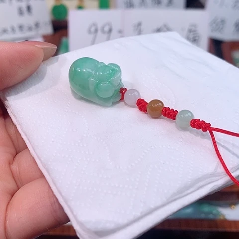 颈饰未镶嵌翡翠猪猪