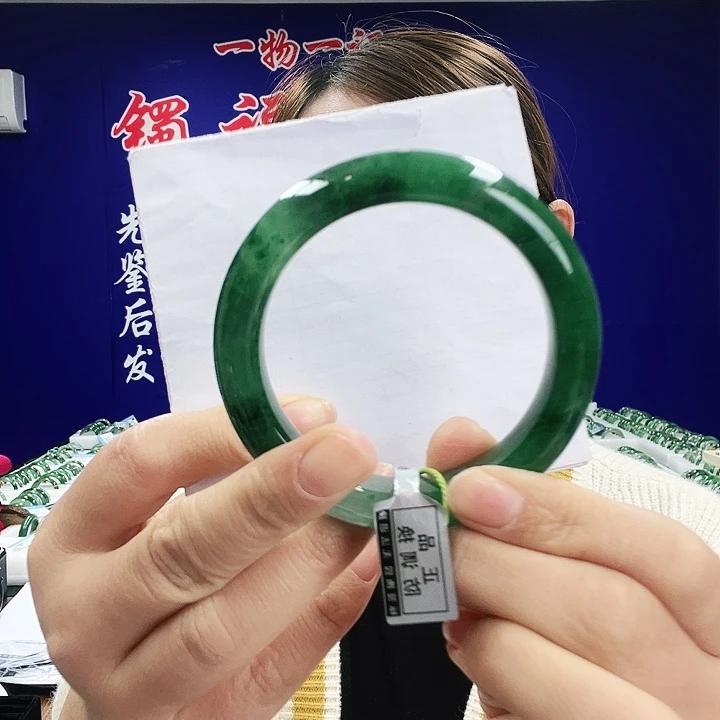 石英质玉（非洲翠）未镶嵌手镯