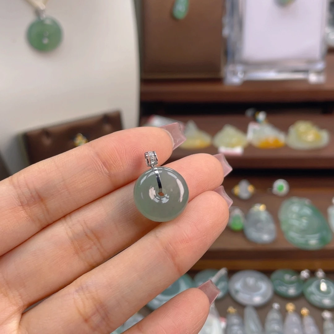 翡翠未镶嵌颈饰迷你