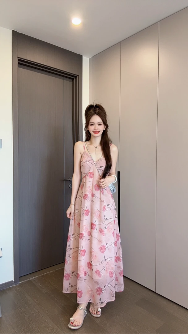 法式温柔玫瑰花吊带连衣裙女夏天度假风收腰长裙显瘦
